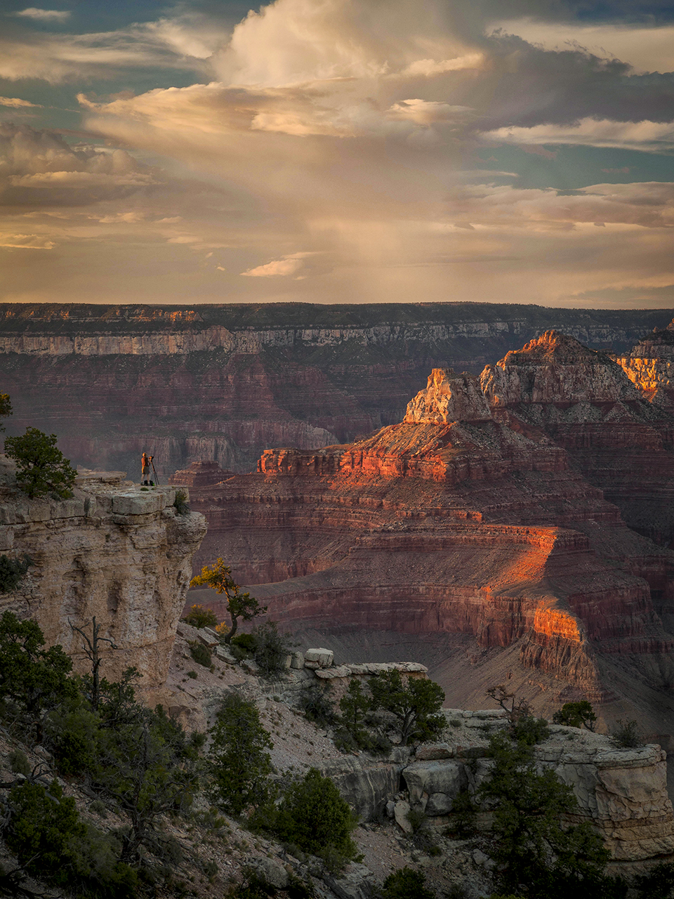 A photographer captures sunset at Grand Canyon National Park in a view from Shoshone Point, accessible via a pleasant walk from the South Rim. | Larry Lindahl