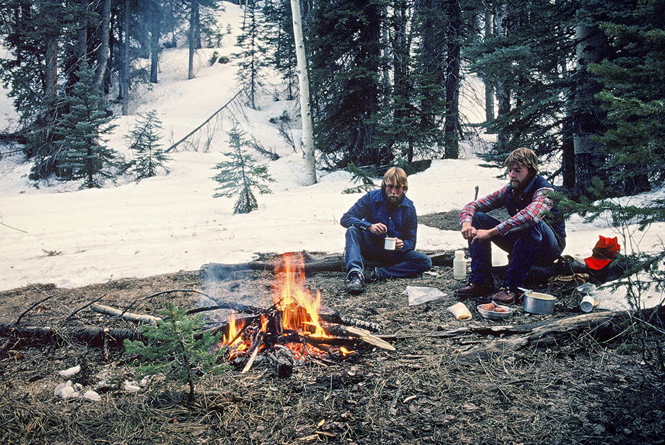 On the North Rim of the Grand Canyon, the Gillenwaters take advantage of a snowless spot to savor a warm fire and a cup of hot chocolate. They’d said goodbye to the mules and Little Boogie on the South Rim.