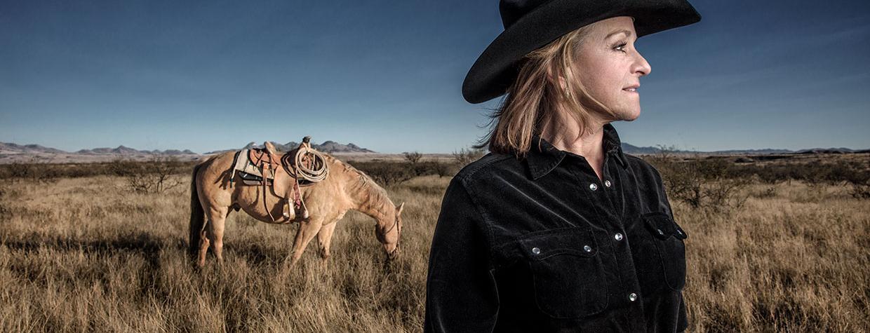 She Rides Good Horses | Arizona Highways