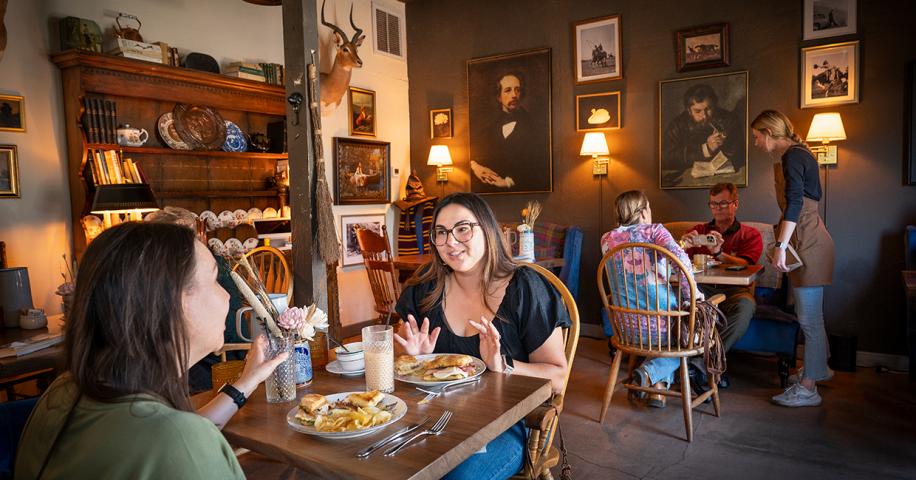 Bear & Dragon Cafe